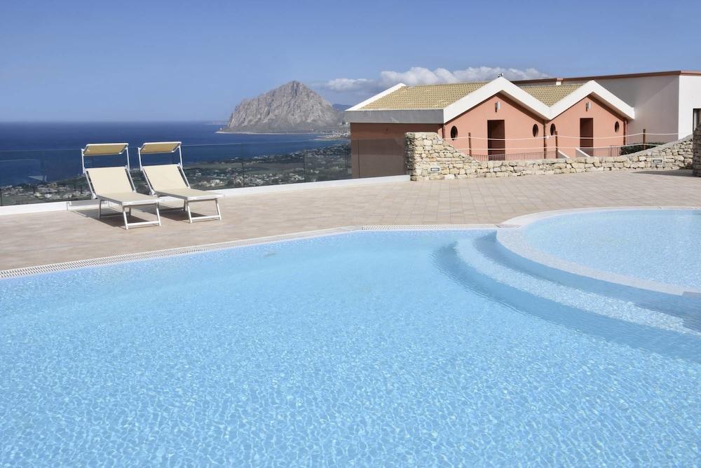 Parco Degli Aromi & Hotel 4*